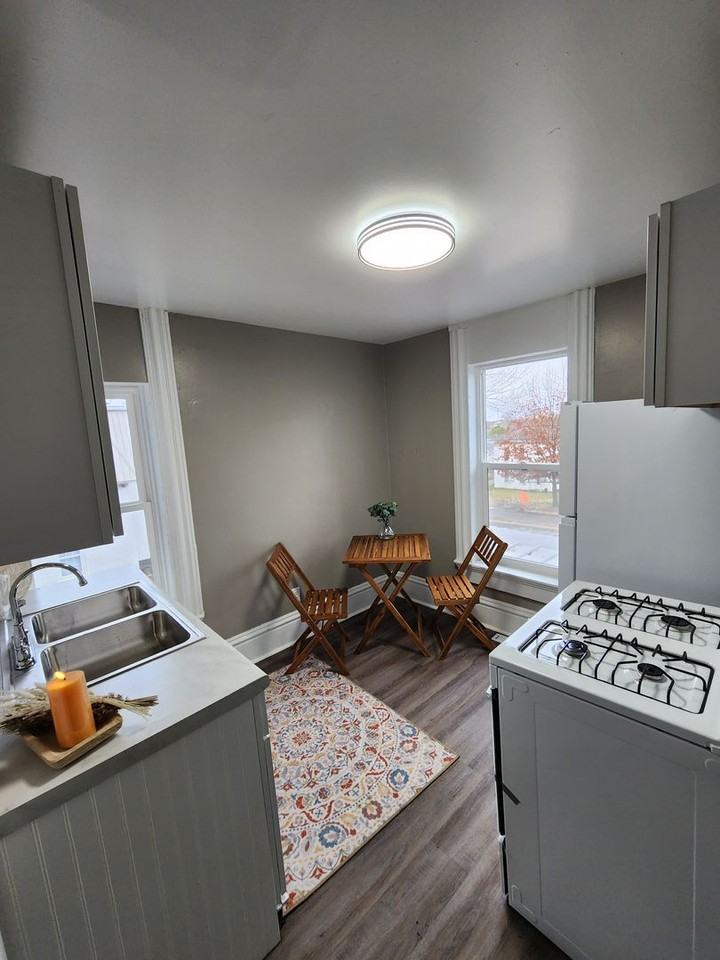 422 S Union St Apt D - Photo 5 of 16