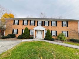 featured image of 470 460/450 College St