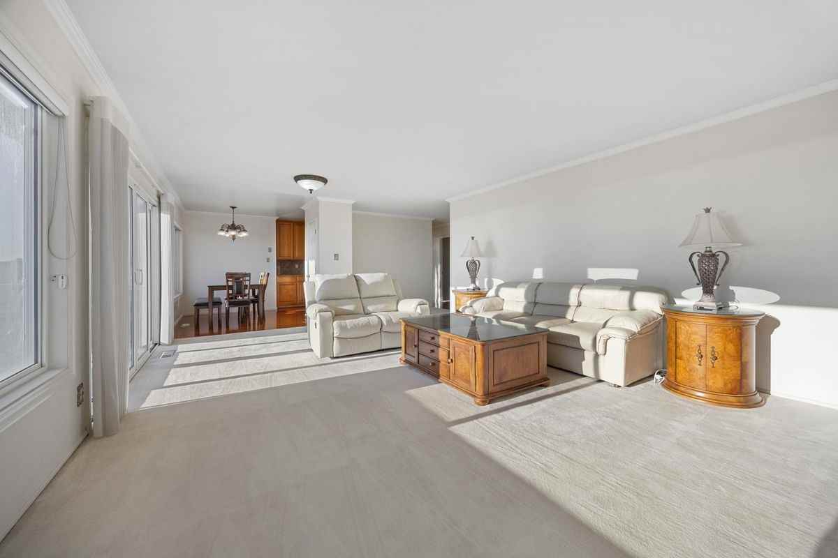 389 Crestmont Dr - Photo 2 of 18