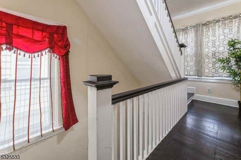 41 Poe Ave - Photo 2 of 25