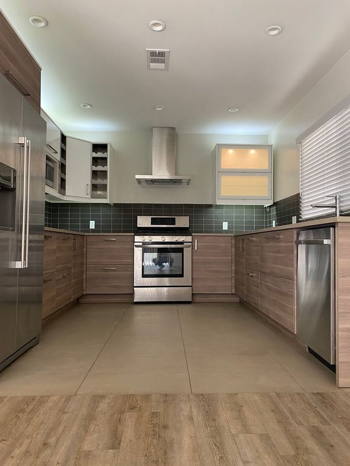 c11670 - Photo 2 of 50