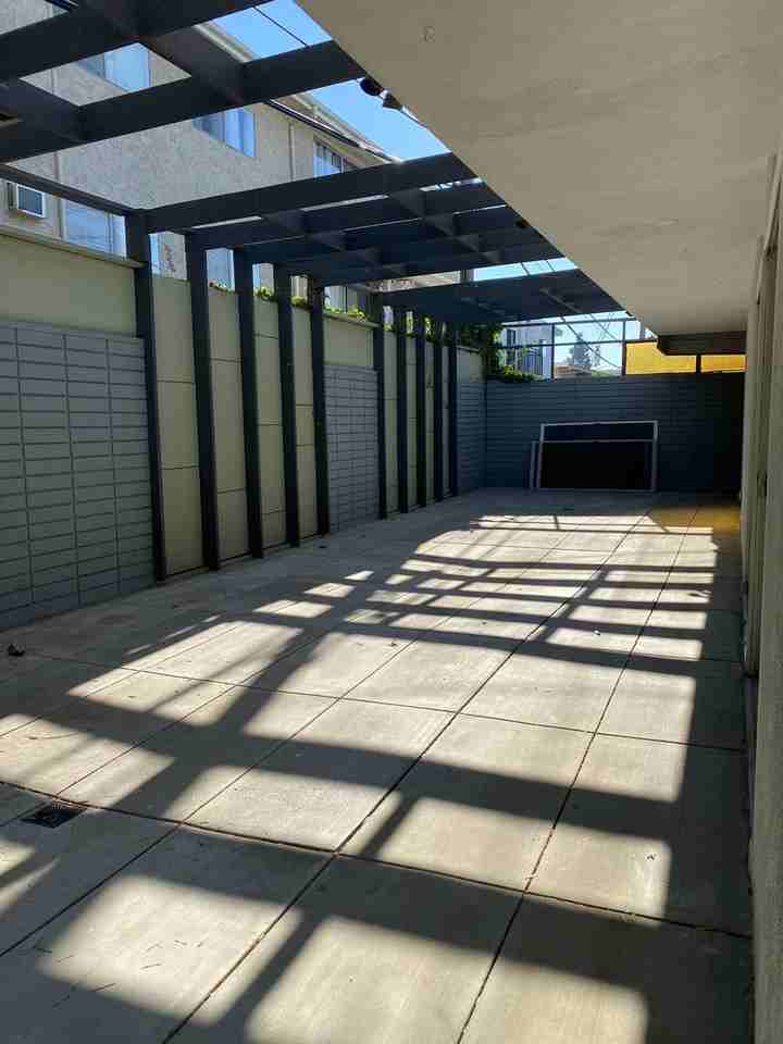 c11670 - Photo 3 of 50