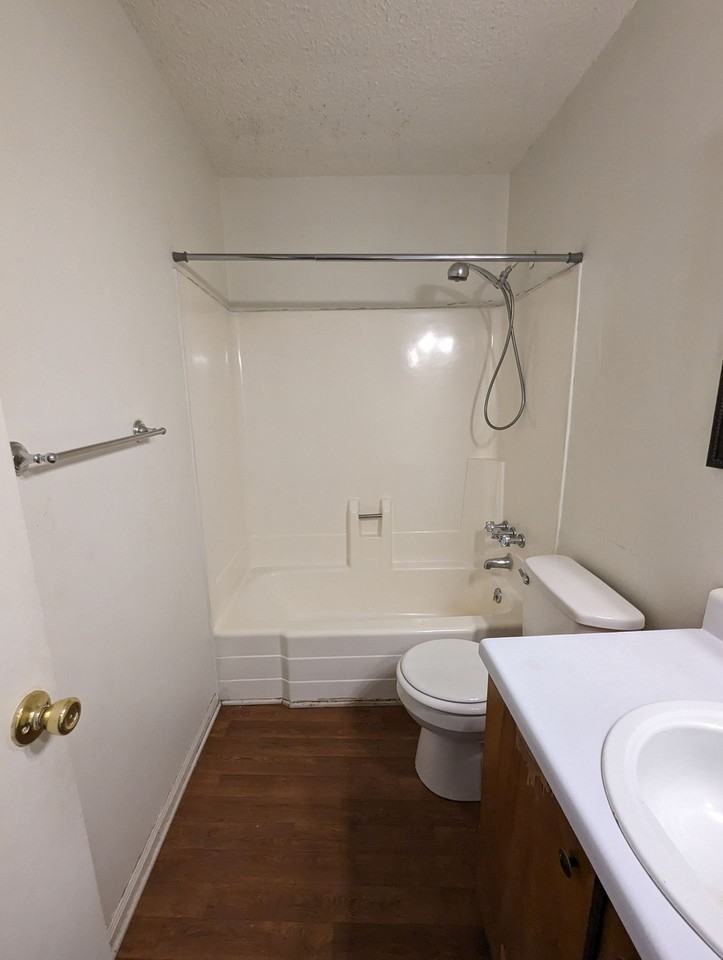 Woodsdale Apartments - Photo 6 of 7