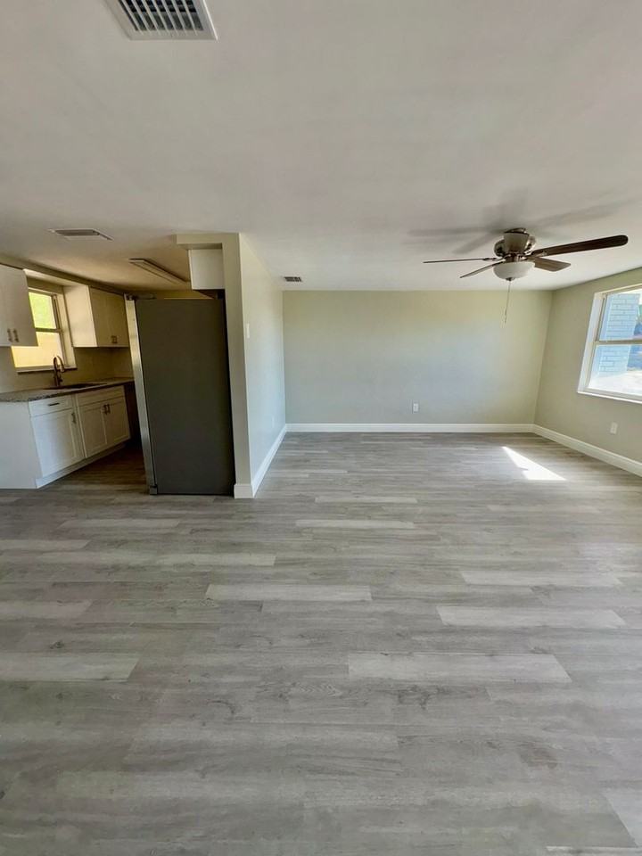 7329 Seashore Dr - Photo 3 of 14