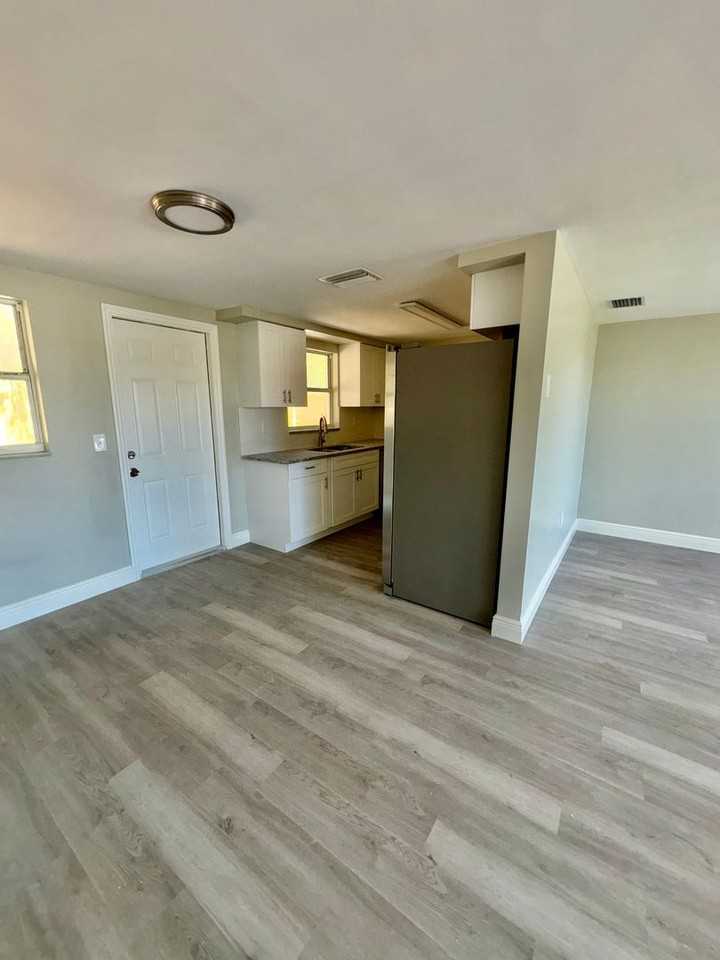 7329 Seashore Dr - Photo 4 of 14