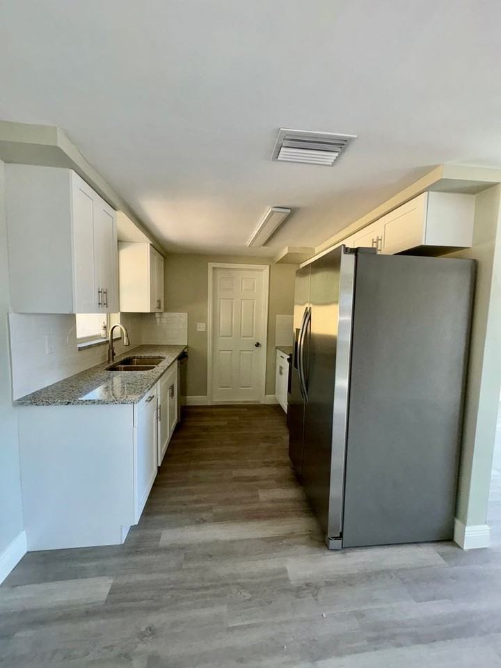 7329 Seashore Dr - Photo 5 of 14