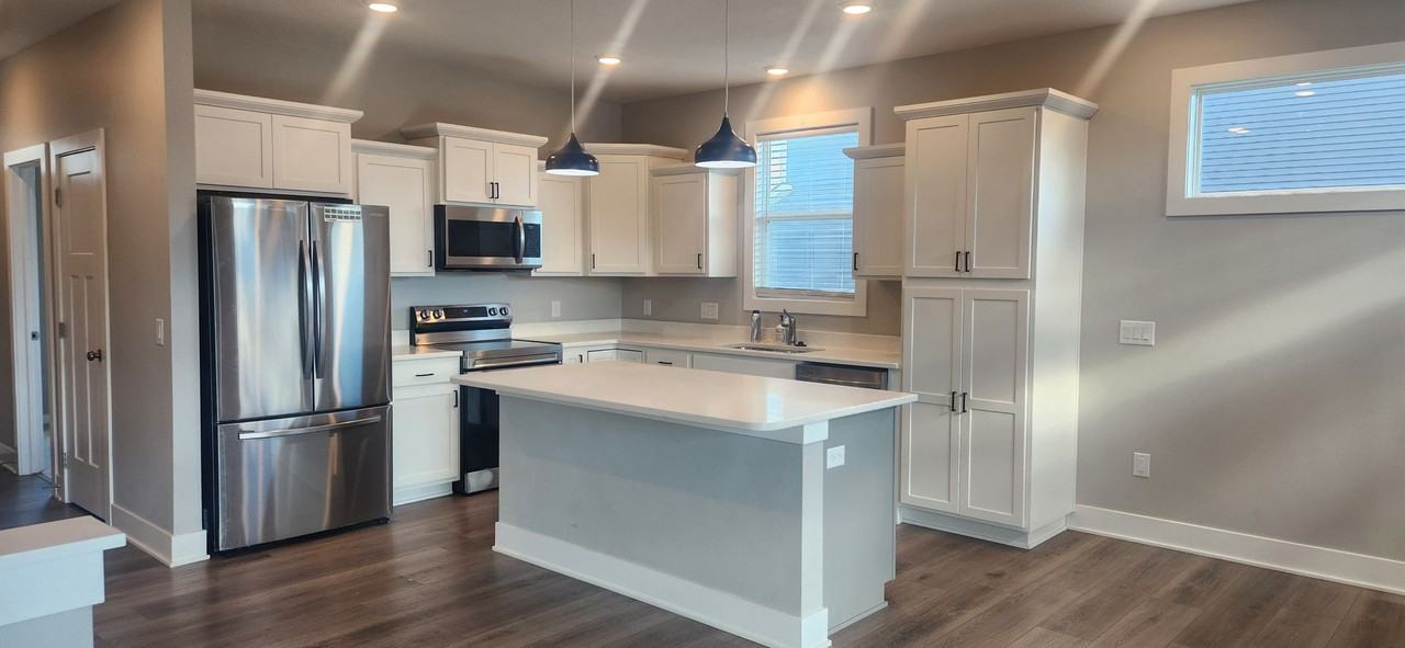 706 32nd St Sw - Photo 2 of 32