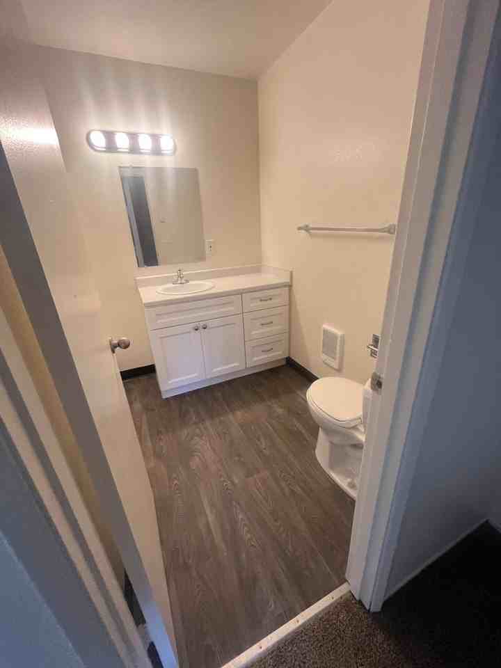 King Manor in Milwaukie - Photo 6 of 6