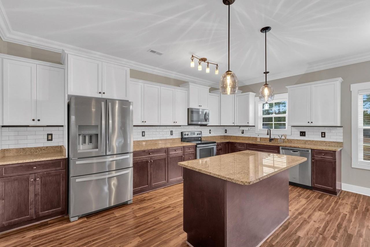 401 Inverness Dr - Photo 2 of 25