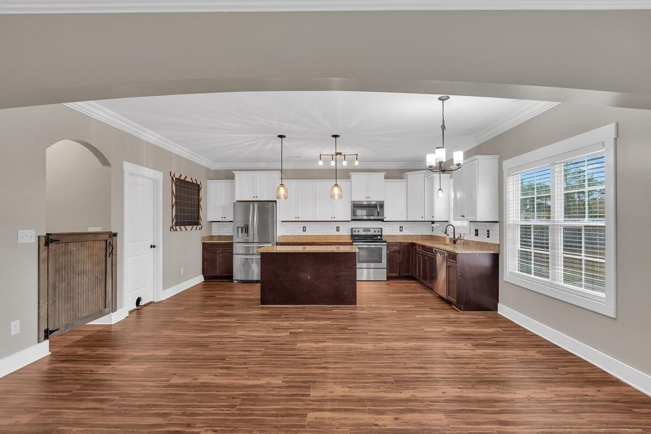 401 Inverness Dr - Photo 6 of 25