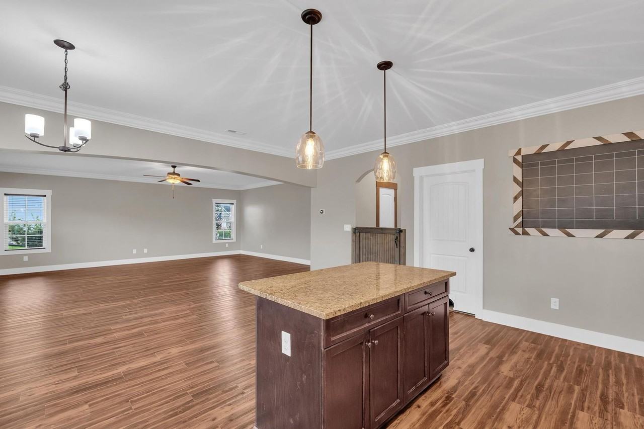 401 Inverness Dr - Photo 7 of 25