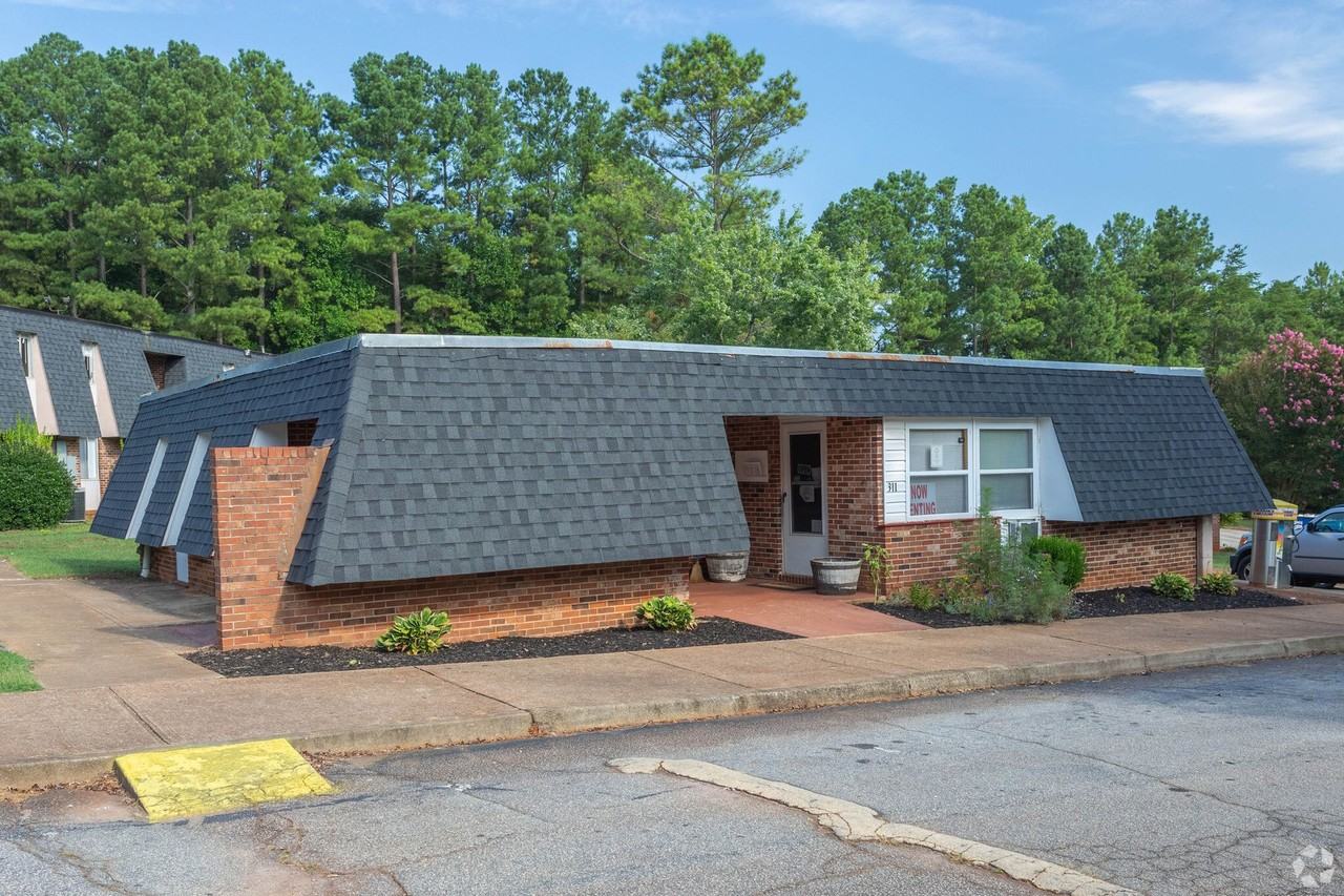 Windwood Apartments - Photo 2 of 11