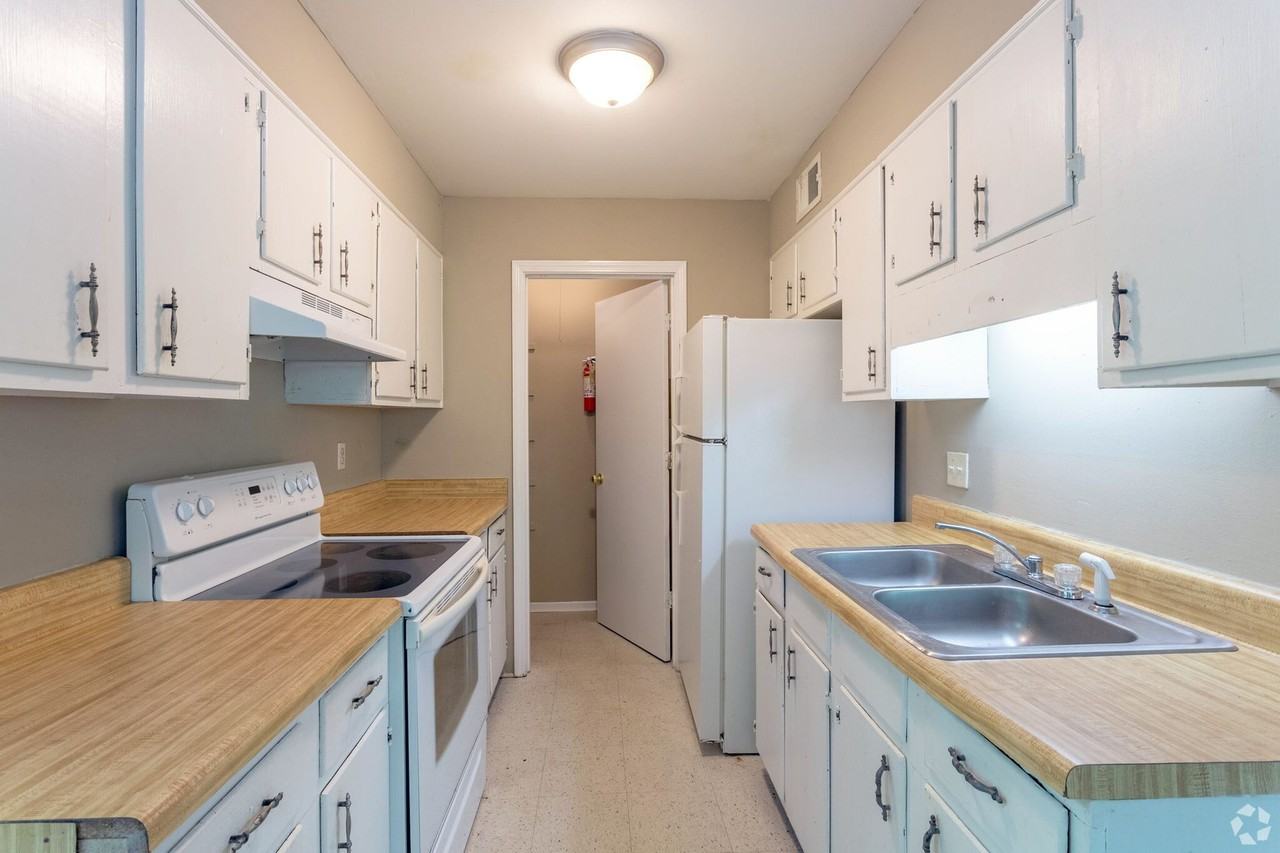 Windwood Apartments - Photo 5 of 11