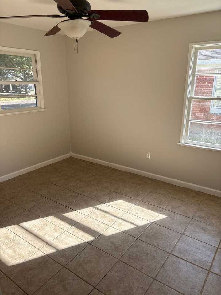 155 Beachview Ave - Photo 7 of 11