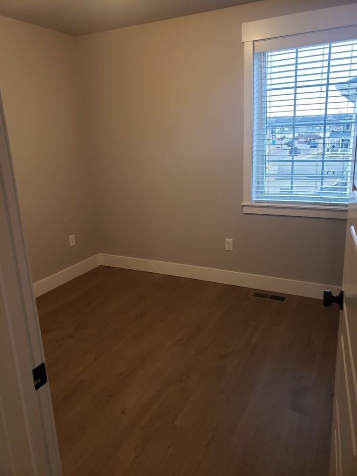 1712 Walter Creek Blvd - Photo 2 of 10