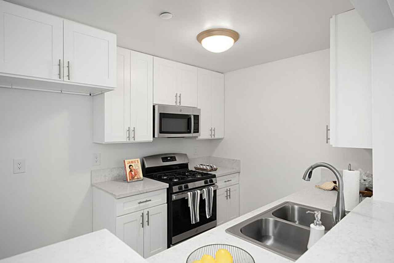 Windsor Garden Apartment Homes - Photo 5 of 15