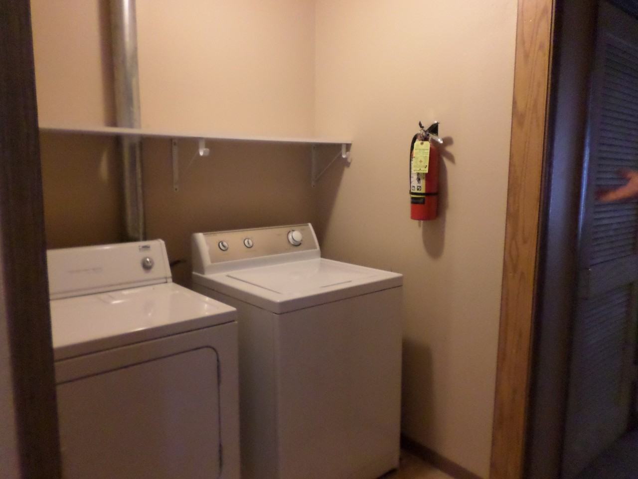 1120 Pierre St - Photo 3 of 14