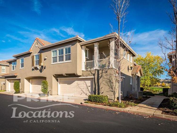 3705 Esplanade Cir - Photo 2 of 8