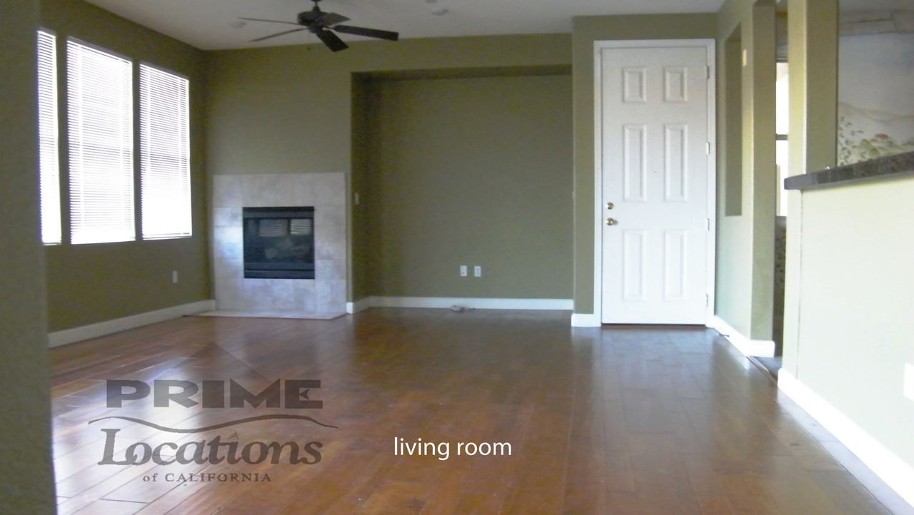 3705 Esplanade Cir - Photo 3 of 8
