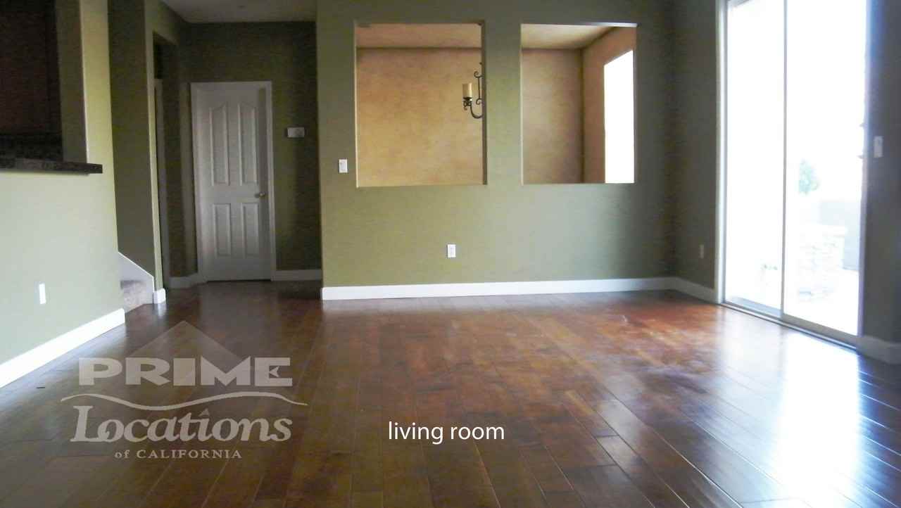 3705 Esplanade Cir - Photo 4 of 8