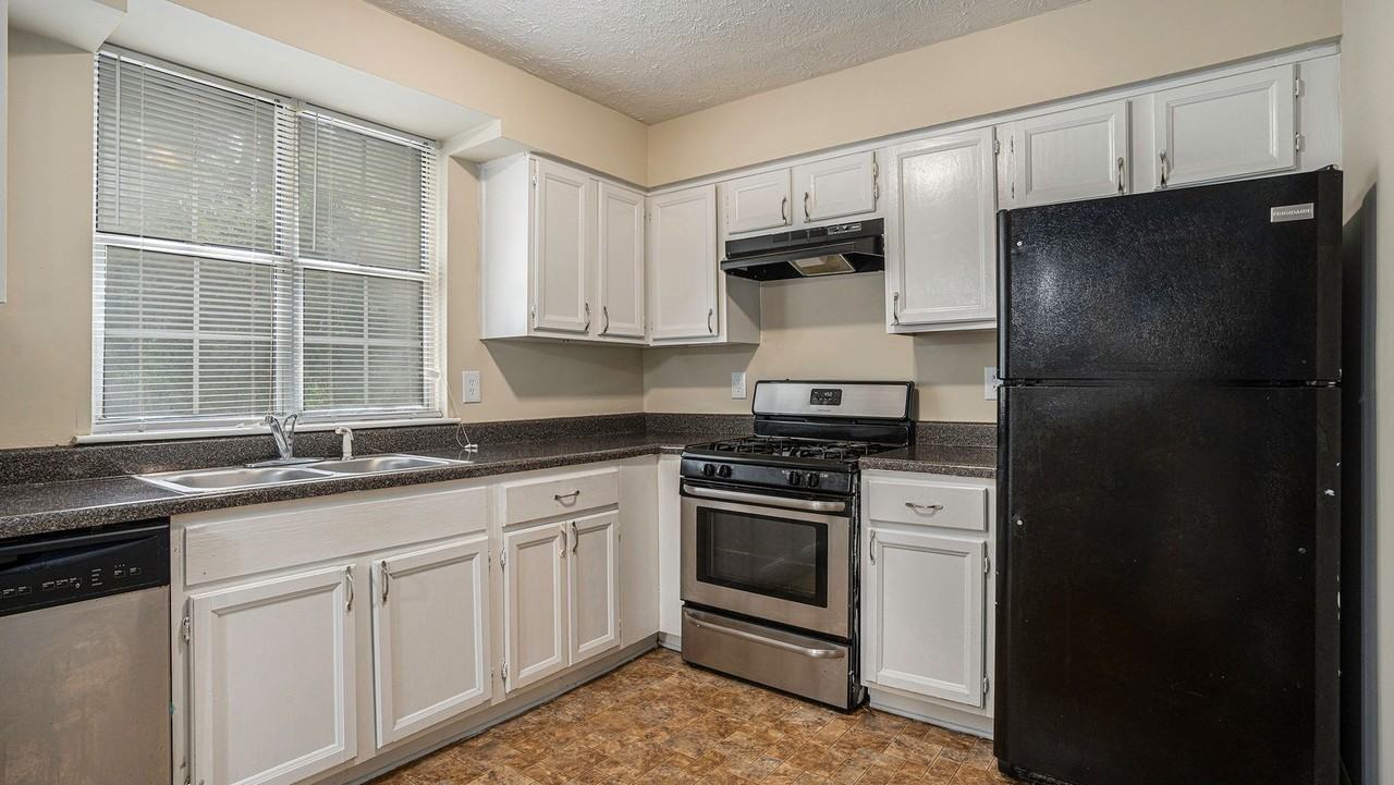 1946 Marbut Forest Dr - Photo 5 of 15