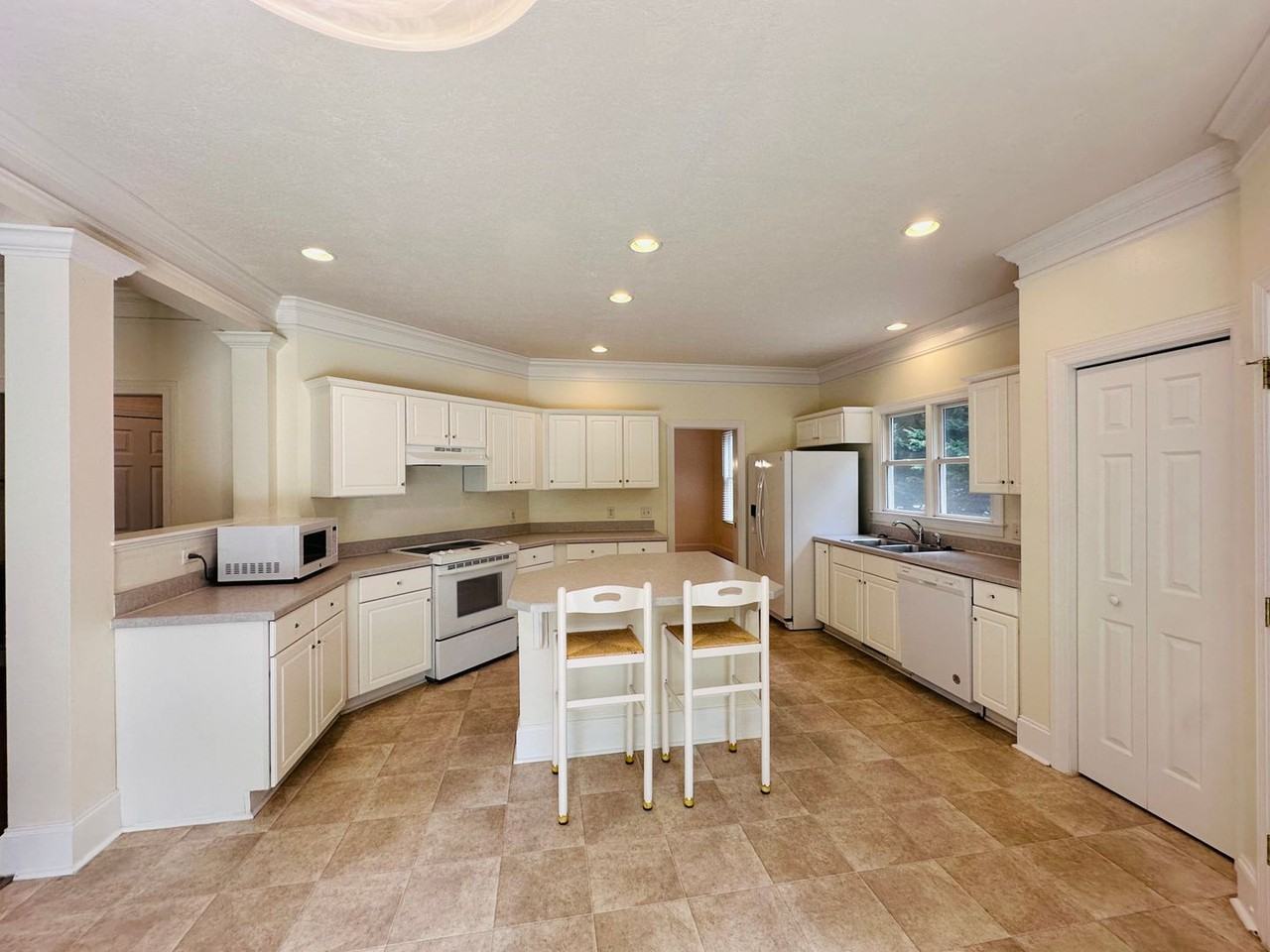 410 Alleghany Street - Photo 4 of 19