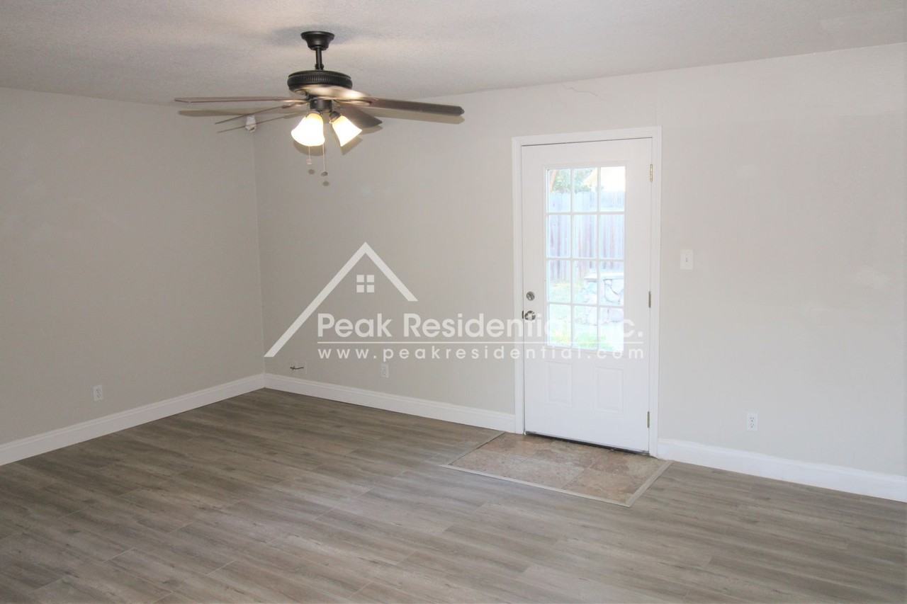 34 C St - Photo 3 of 17