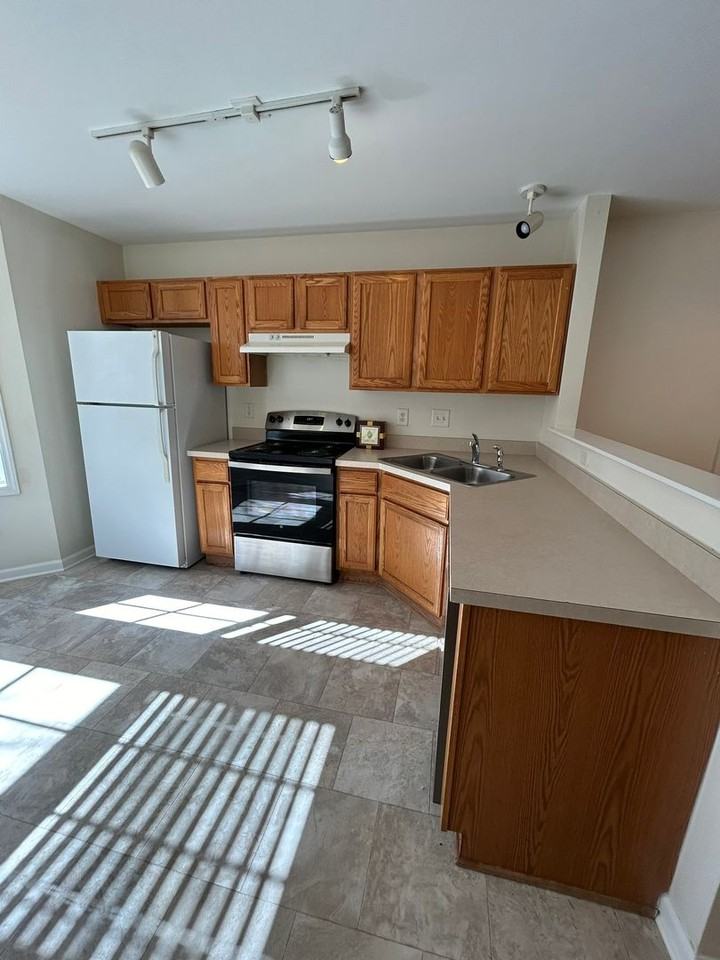 2707 Stadium Dr - Photo 4 of 15