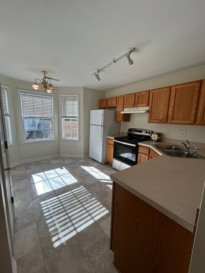 2707 Stadium Dr - Photo 5 of 15