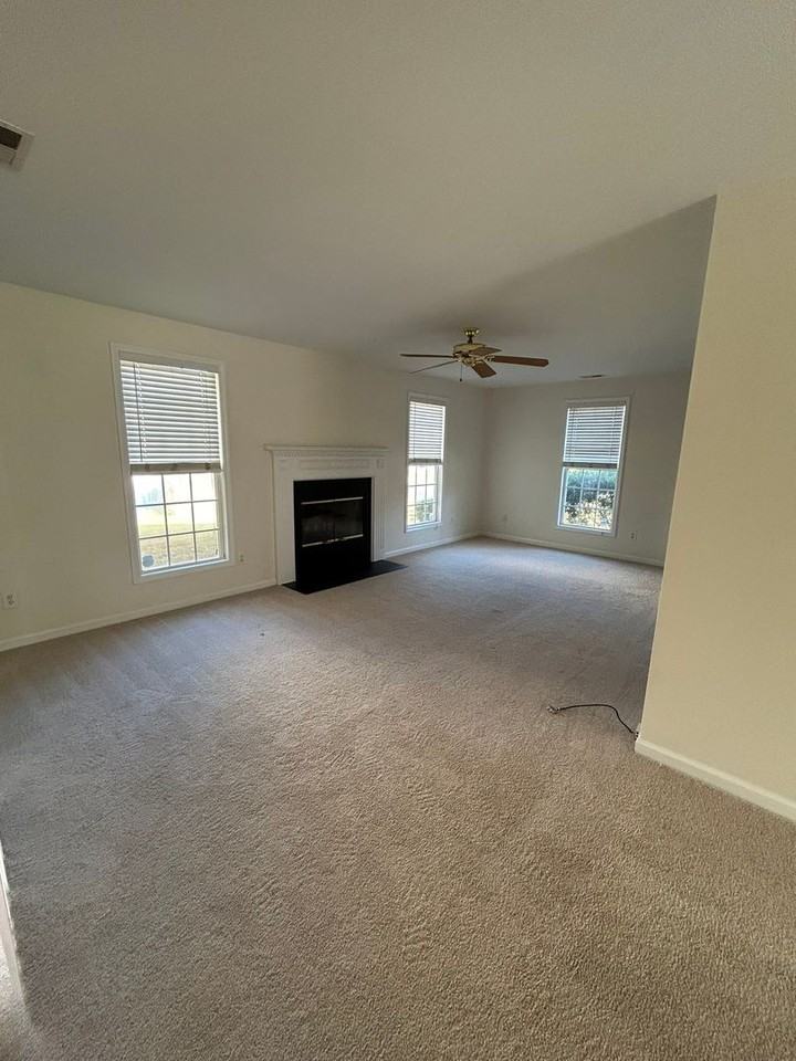 2707 Stadium Dr - Photo 7 of 15