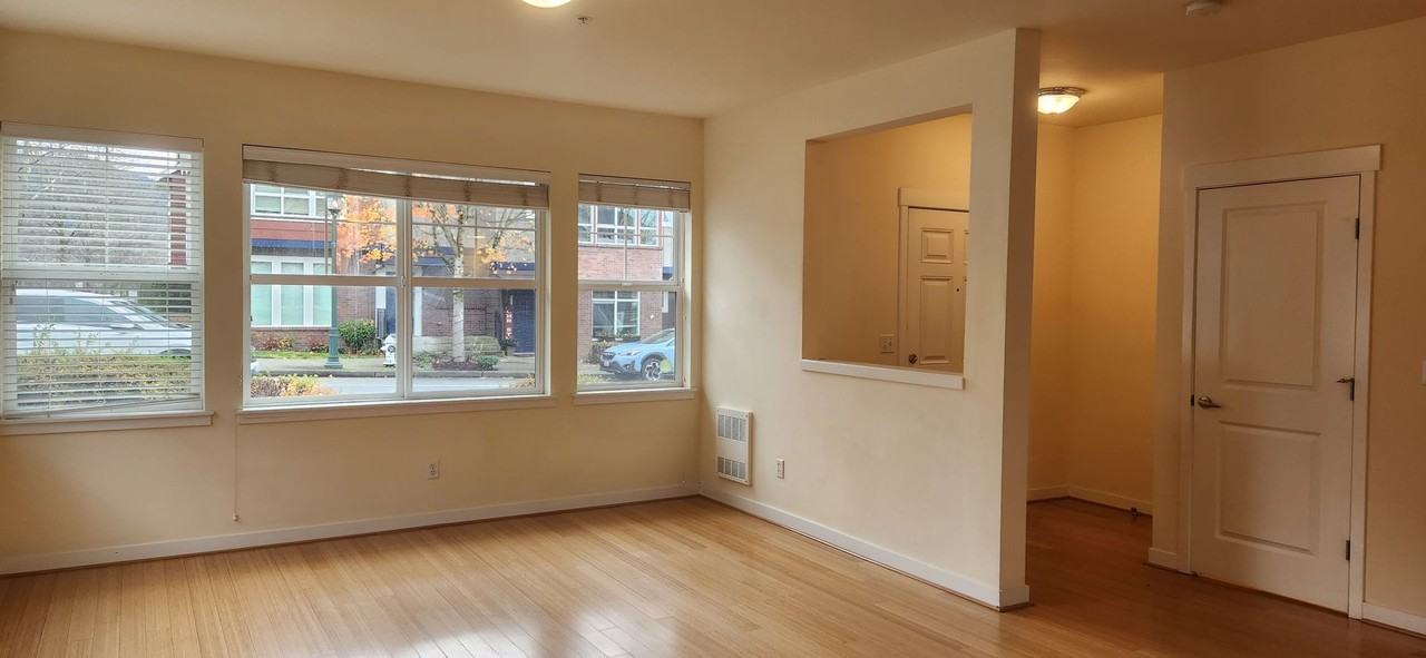 2476 Ne Park Dr - Photo 2 of 19