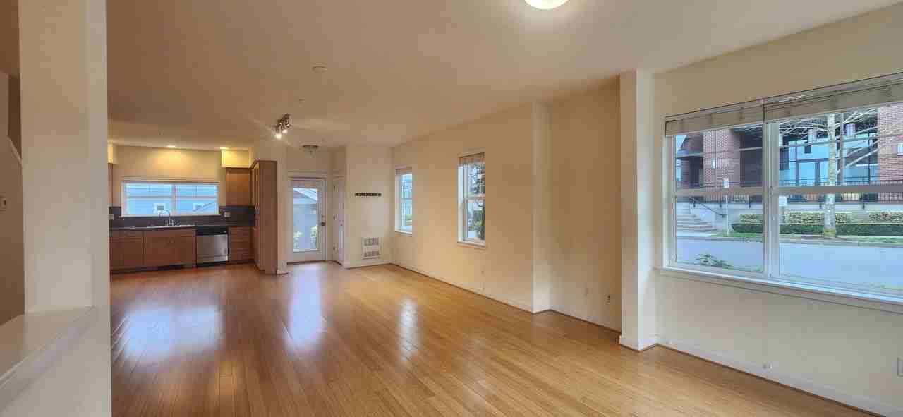 2476 Ne Park Dr - Photo 3 of 19