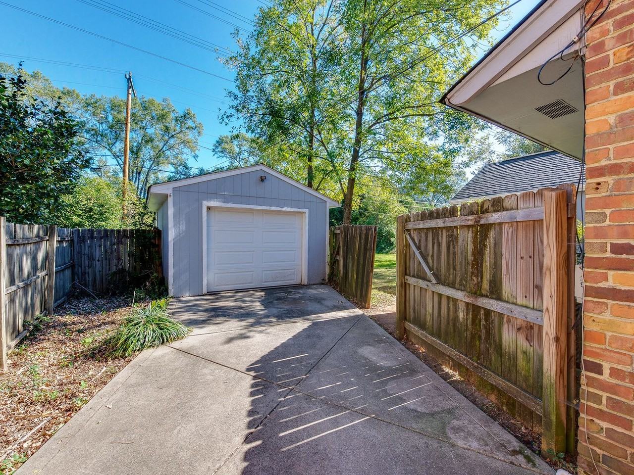 709 Cooper Dr - Photo 4 of 48