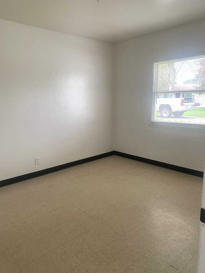 824 Roberts Ln #18 - Photo 4 of 9