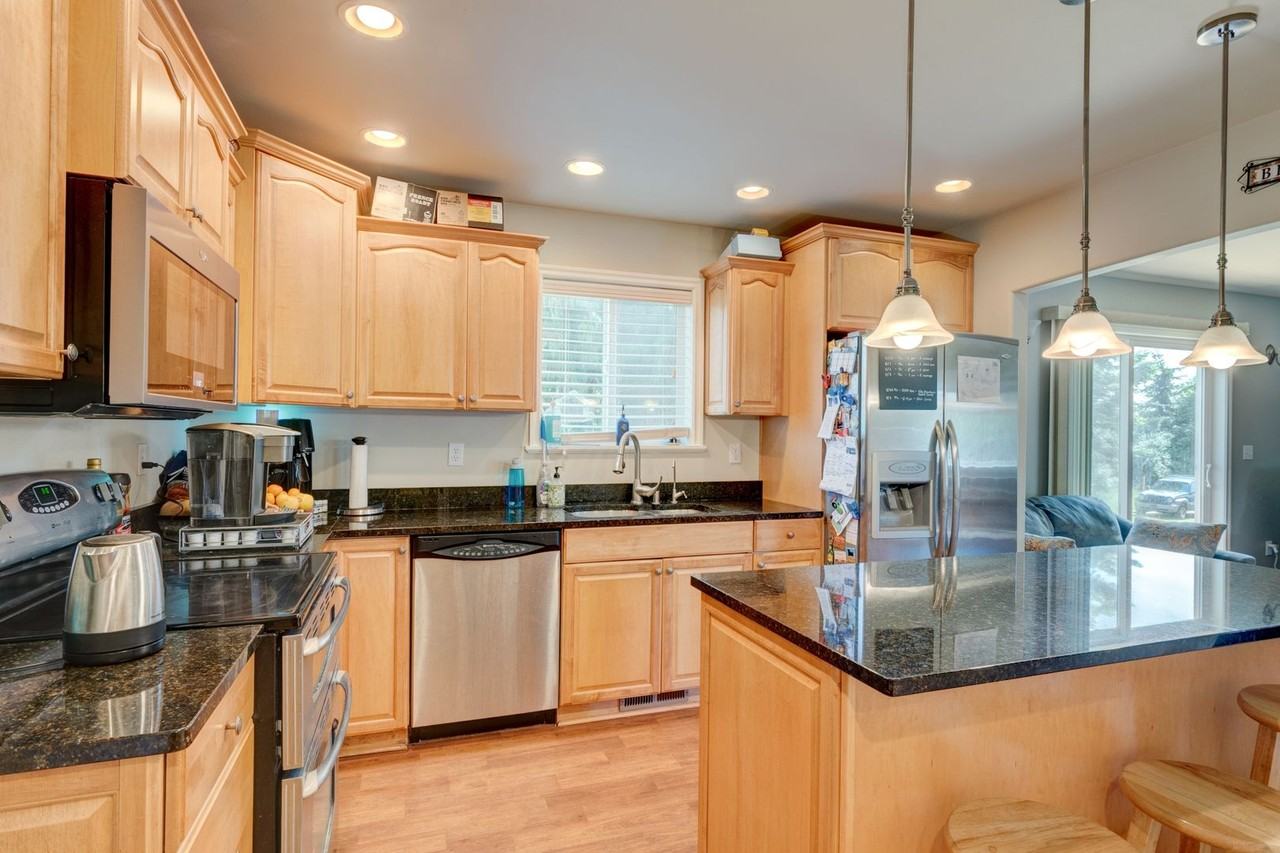 1207 Byrd Dr - Photo 2 of 32