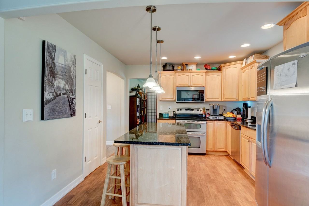 1207 Byrd Dr - Photo 4 of 32