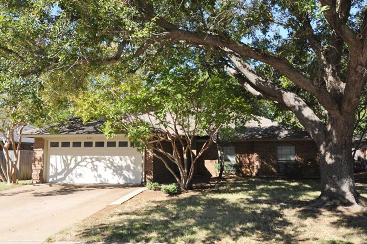 2601 Bayberry Ln - Photo 2 of 18