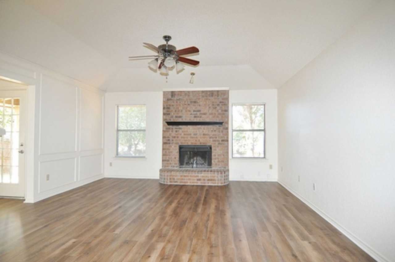 2601 Bayberry Ln - Photo 5 of 18