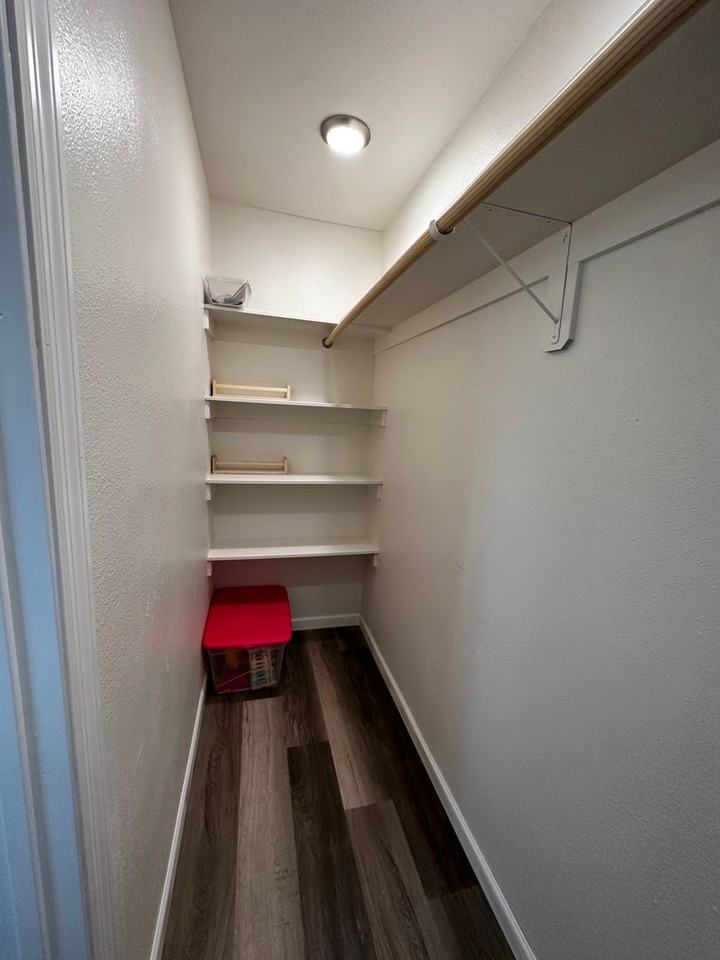 1947 Hope Ave - Photo 5 of 35