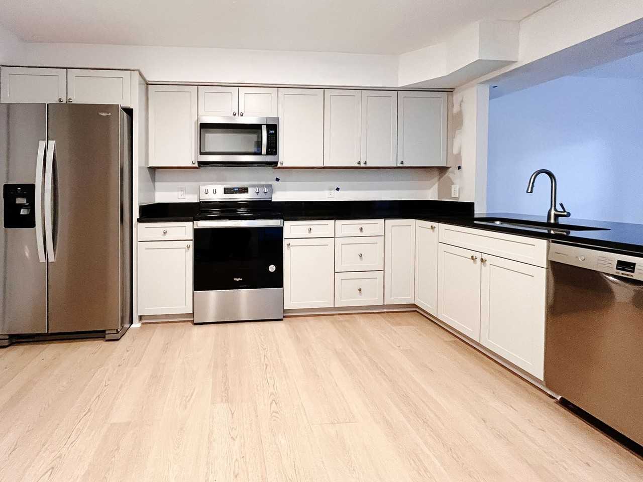 1003 Evergreen Way - Photo 4 of 9