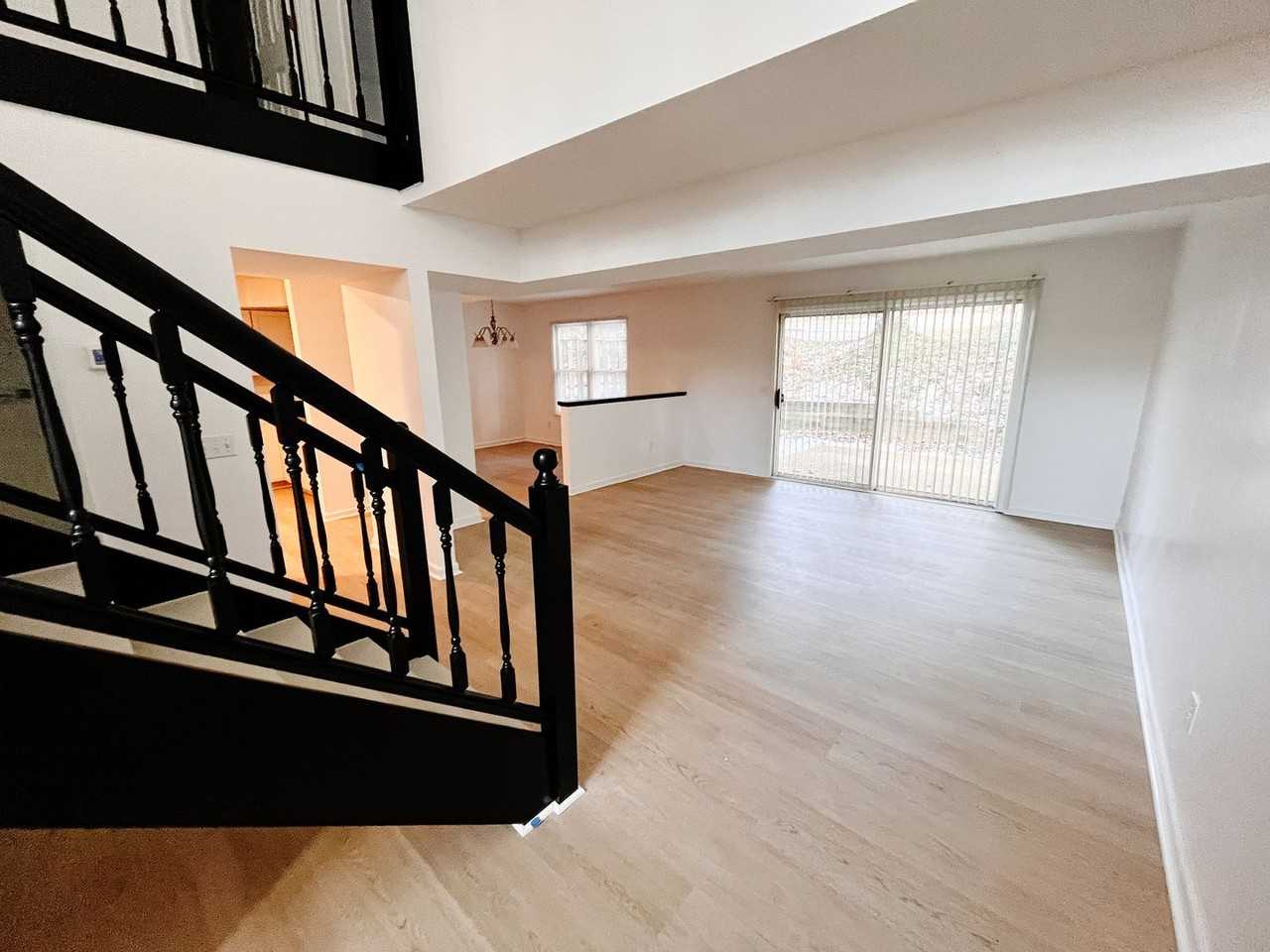 1003 Evergreen Way - Photo 5 of 9