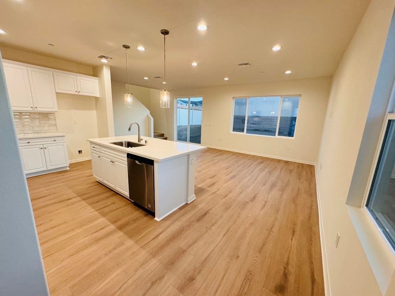 2471 Satsuma Ct - Photo 6 of 27