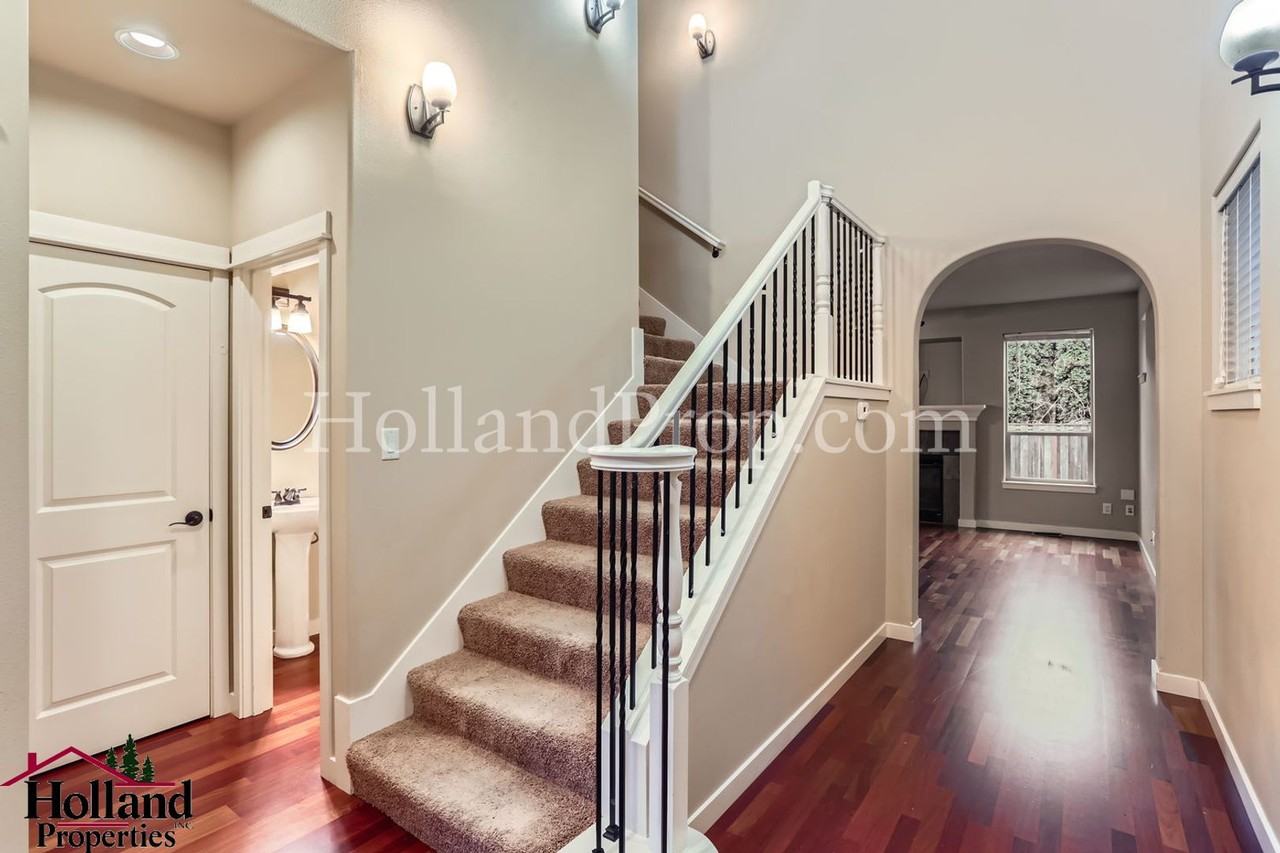 6058 Ne Whitewood Dr - Photo 5 of 29