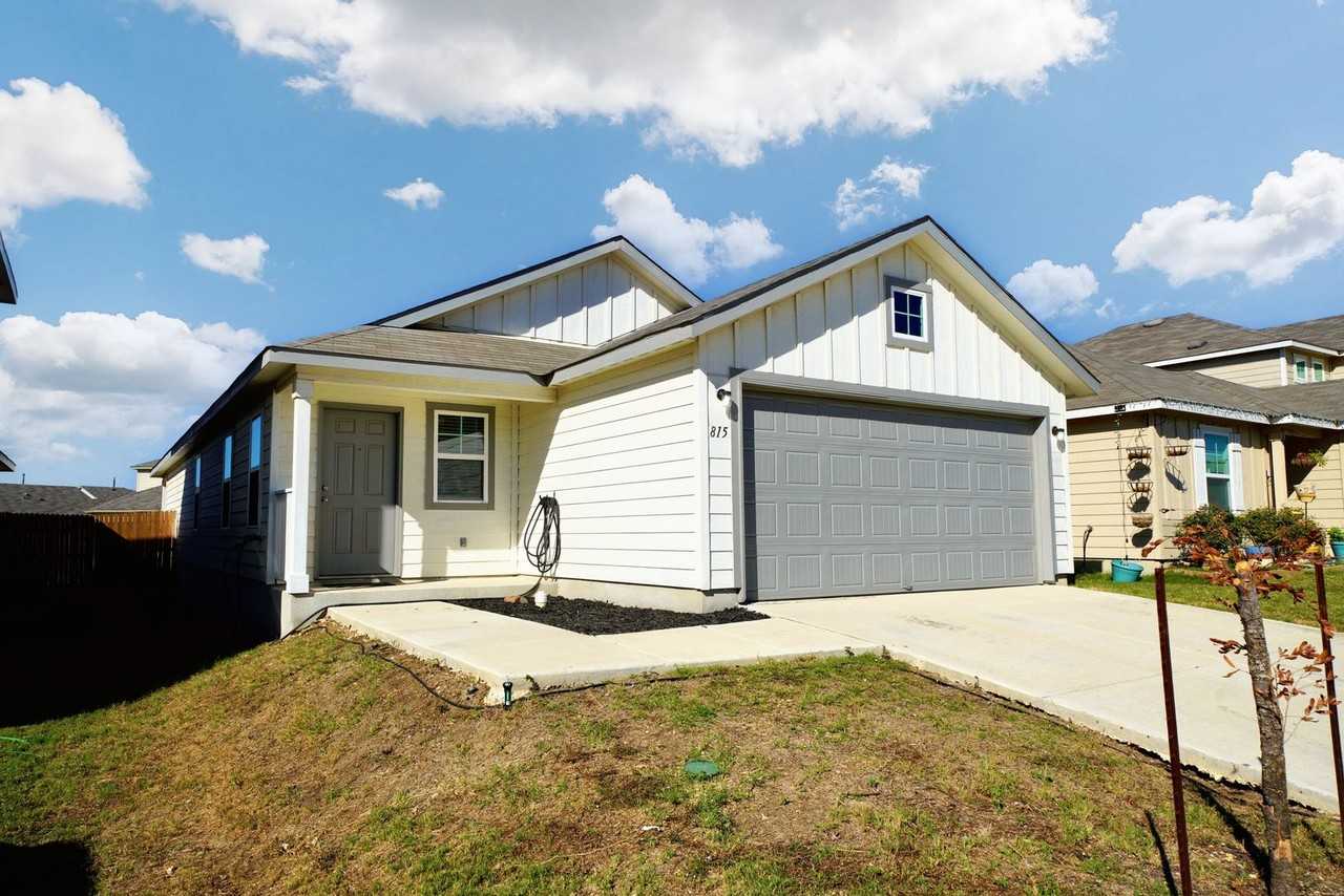 815 Retama Pass - Photo 3 of 40