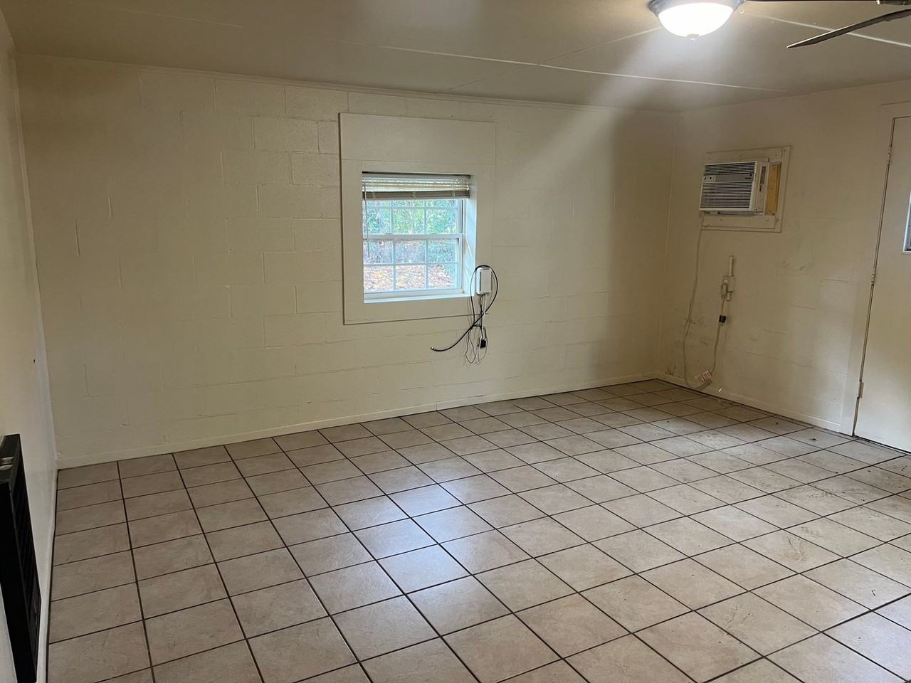 153 Macy Way - Photo 3 of 9