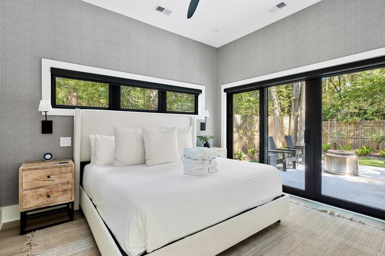 706 York Street - Photo 4 of 50