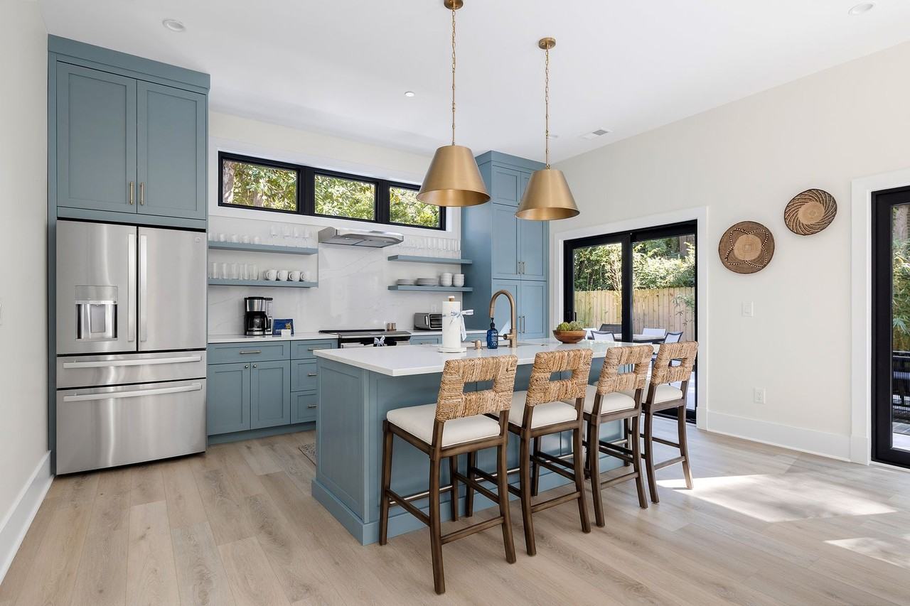 706 York Street - Photo 5 of 50