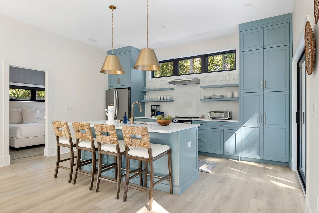 706 York Street - Photo 6 of 50