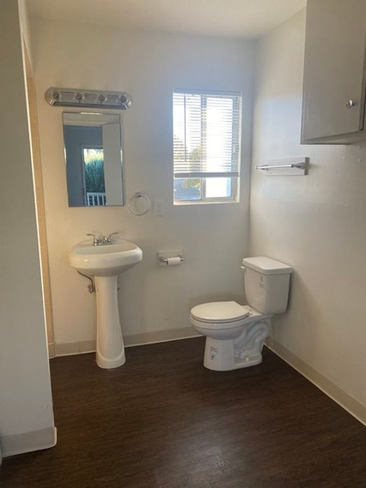 1026 S Russell Ave #F - Photo 6 of 8