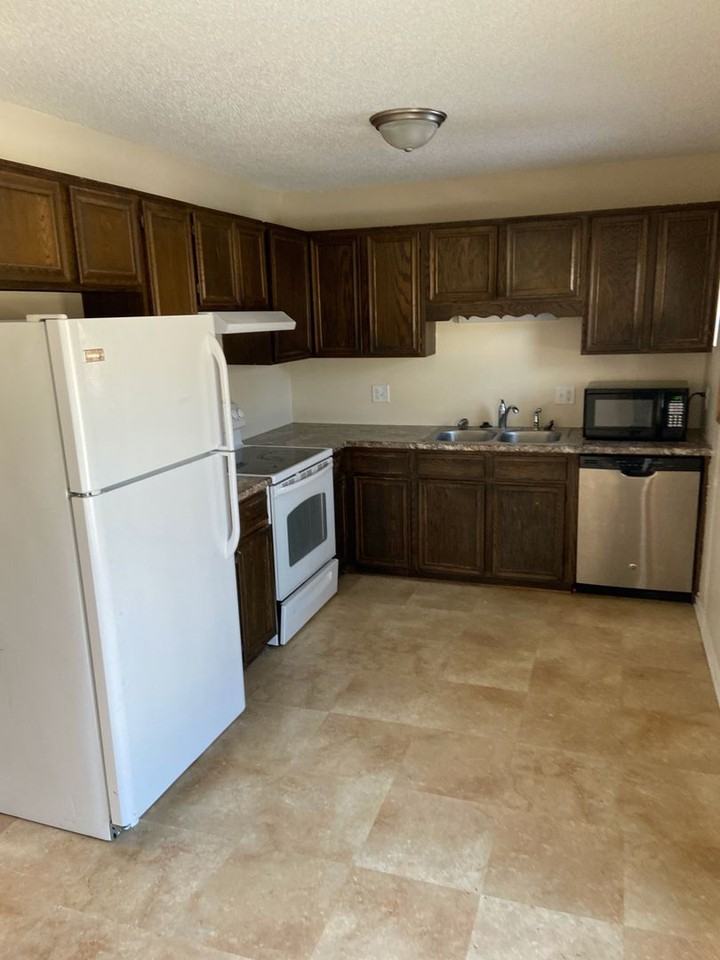 813 Ashwood Ave - Photo 2 of 9